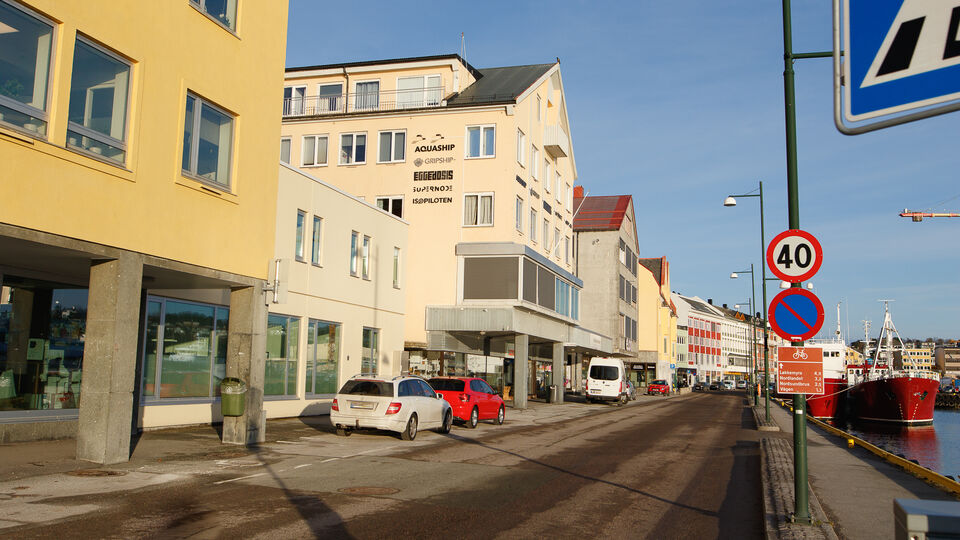 Foto fra offentlig parkeringssone 4613 – første del av Vågekaia i Kristiansund