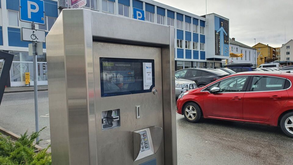 Foto av parkeringsautomat på Kongens Plass i Kristiansund